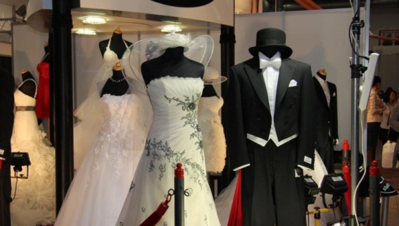 Najbliższa niedziela pod znakiem mody ślubnej Moda, LIFESTYLE - Już 26 stycznia 2014 roku przyszłe pary młode mają szansę wziąć udział w XXV Targach Ślubnych i tym samym zapoznać się z najnowszymi trendami obowiązującymi w modzie ślubnej.