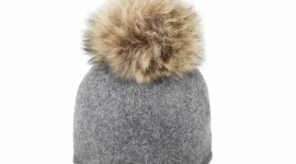 Czapka nieodzowny element jesiennej stylizacji Moda, LIFESTYLE - W tym sezonie czapka odegra wielką rolę w jesienno zimowych stylizacjach. Projektanci prześcigają się z pomysłami na czapkę idealną, czyli modną i funkcjonalną.