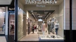 To pierwszy taki butik we Wrocławiu Moda, LIFESTYLE - Trendy prosto ze światowych wybiegów, cenione marki, unikatowe, pojedyncze modele. W Magnolia Park otwarto butik Paryżanka. Klienci największej galerii handlowej na Dolnym Śląsku zrobią tutaj zakupy jako pierwsi we Wrocławiu.