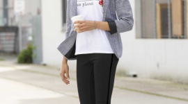 Dobra baza to podstawa – krótko o basicowych stylizacjach Moda, LIFESTYLE - Czy zestawienia produktów, które „obowiązkowo powinna mieć w szafie każda kobieta” mają jeszcze rację bytu w dzisiejszym, tak różnorodnym świecie?