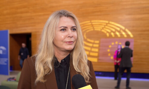 Kobiety w ciąży i młode matki wciąż dyskryminowane na rynku pracy. Trudniej im awansować i otrzymują niższe wynagrodzenia