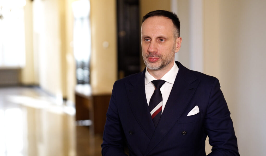 Sejm pracuje nad przepisami ograniczającymi spożycie alkoholu. Zmiany mogą wyeliminować z rynku piwa „zero” i być zagrożeniem dla małego handlu i gastronomii